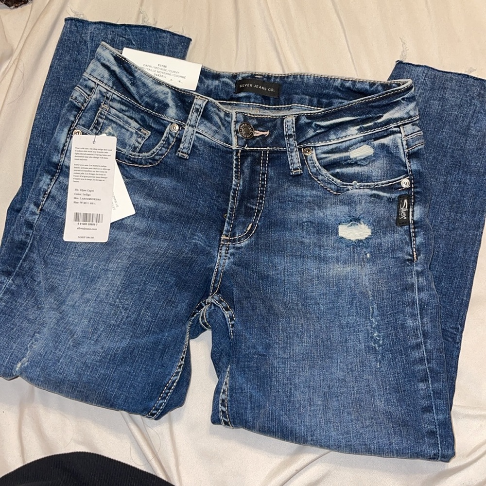 NWT Silver Elyse Mid Rise Capri Curvy